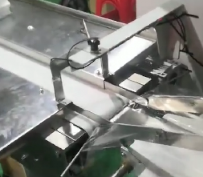 全自動包裝機包裝護目鏡作業現場