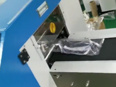 全自動包裝機包裝護(hù)目鏡作業(yè)現(xiàn)場